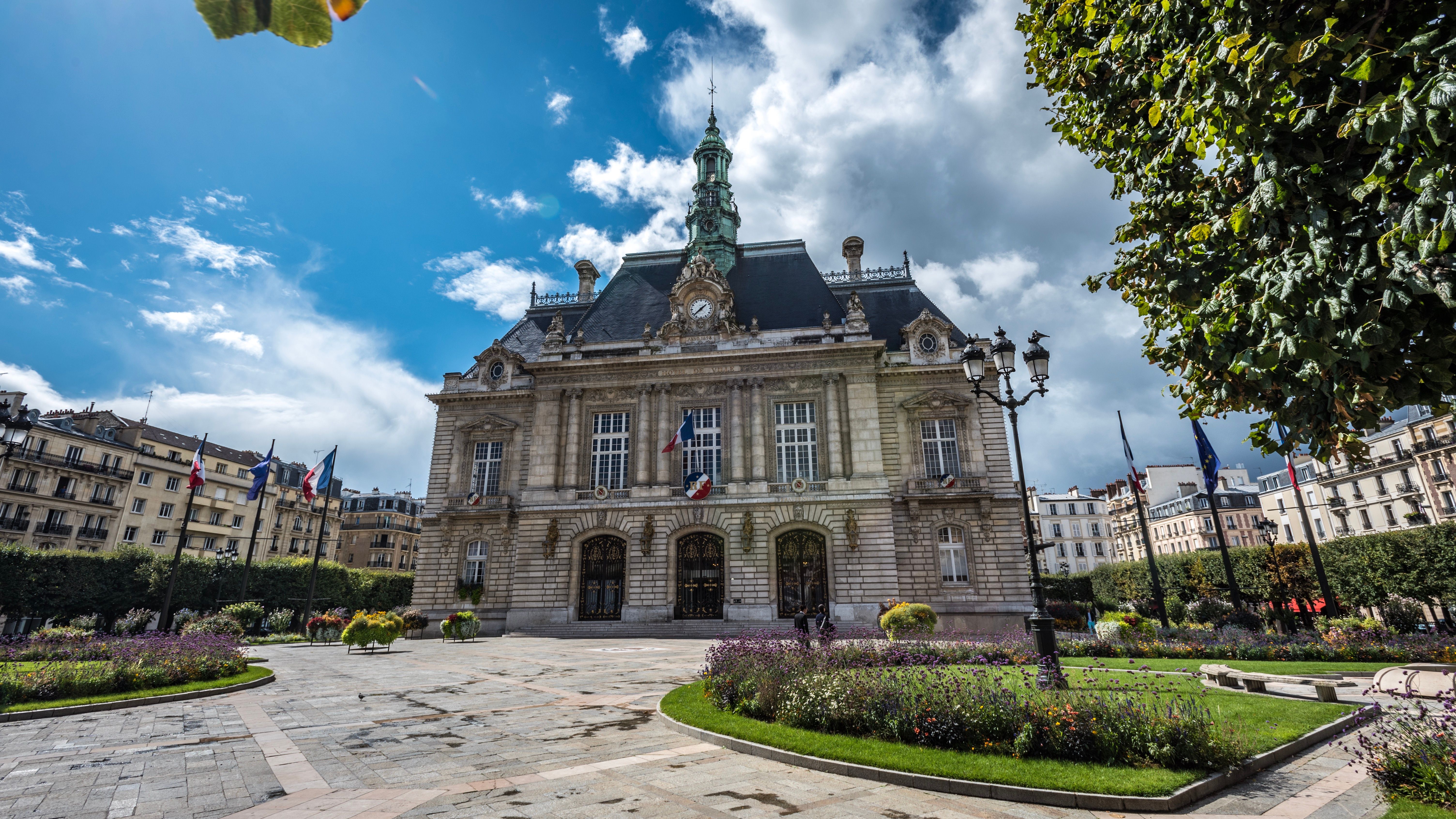 勒瓦盧瓦-佩雷租車