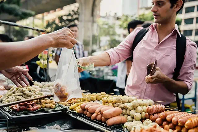 泰國自由行禮儀:盡量別給硬幣作小費