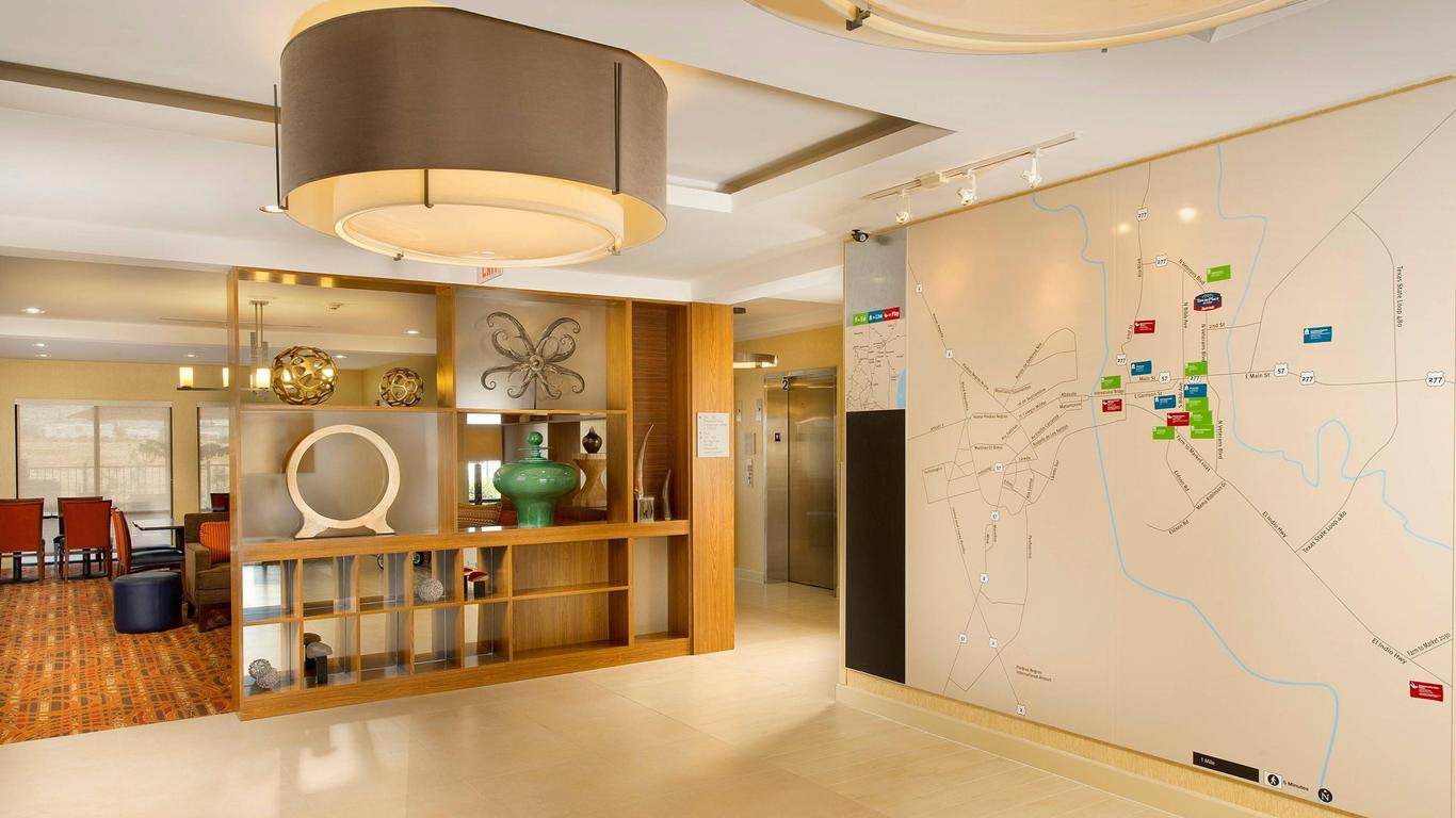 湯普列斯套房伊格爾帕斯酒店 - 伊格爾帕斯