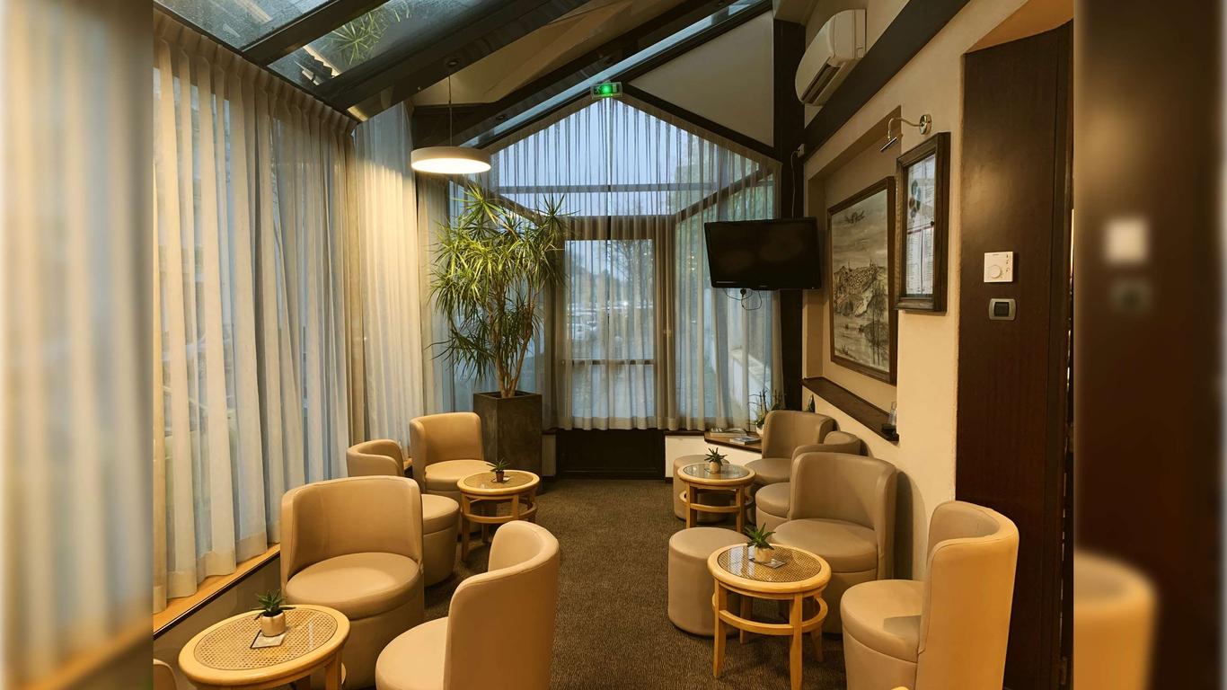 基里亞德內維爾中心奇雅酒店 - 內維爾