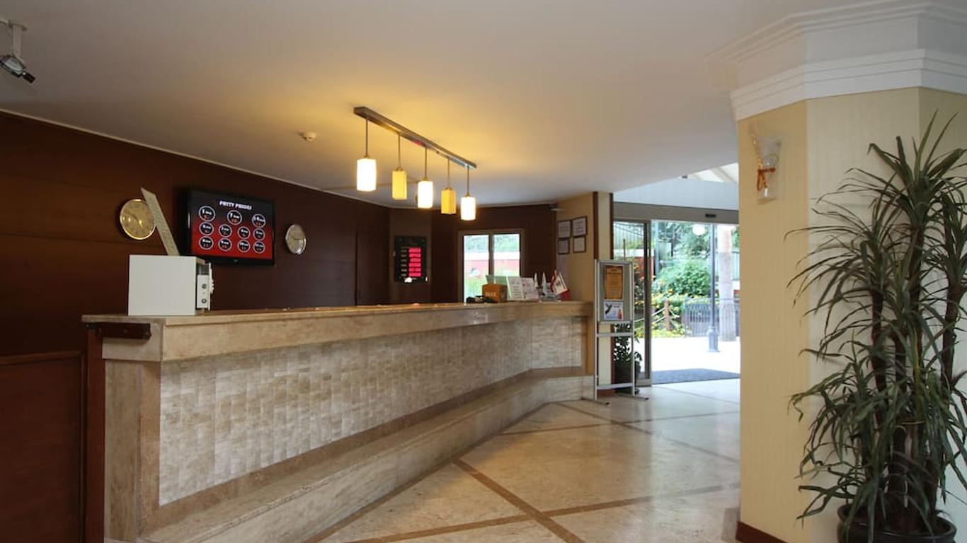 阿依達俱樂部公寓酒店 - 馬馬利斯