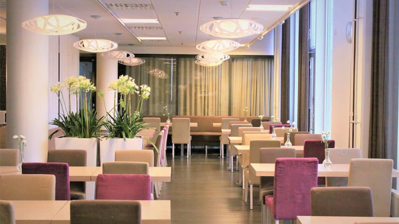 挪藍迪野卡雷坦佩雷酒店 - 坦派勒