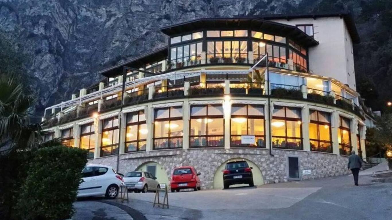 拉力莫内阿旅館 - 利蒙內蘇加達