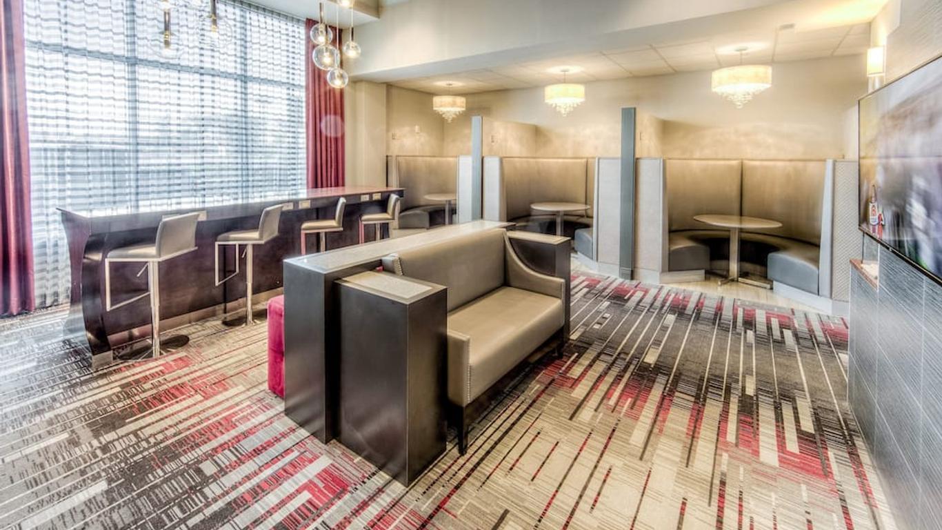 OSU 區大學駐橋套房酒店 - 哥倫布
