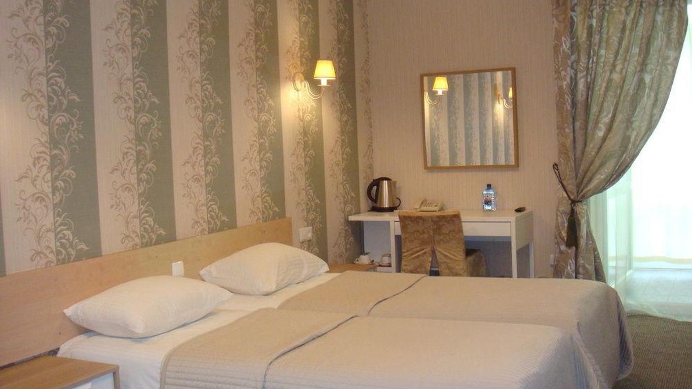 Tea Rose Hotel