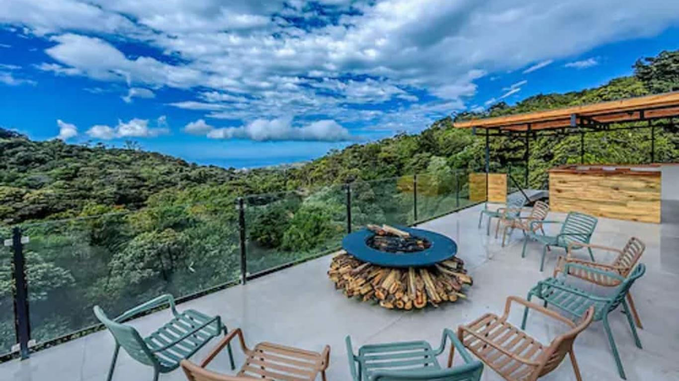 雲霧森林山林小屋