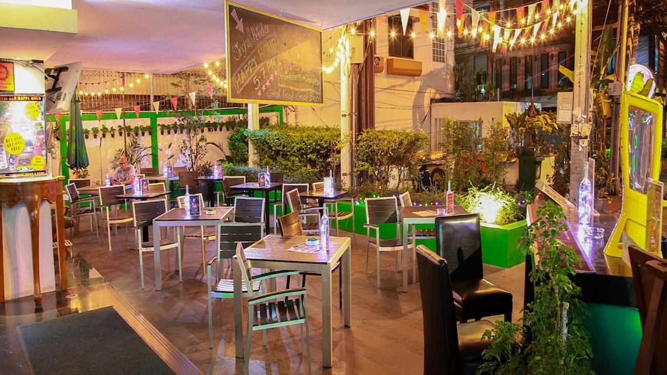 樂菲尼克斯素坤逸酒店