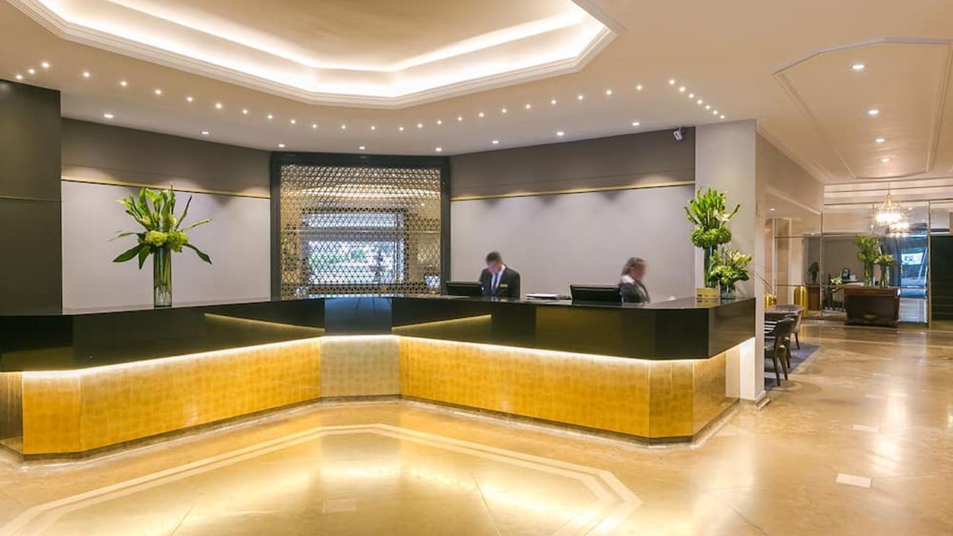 波夫拉多廣場酒店 - 麥德林