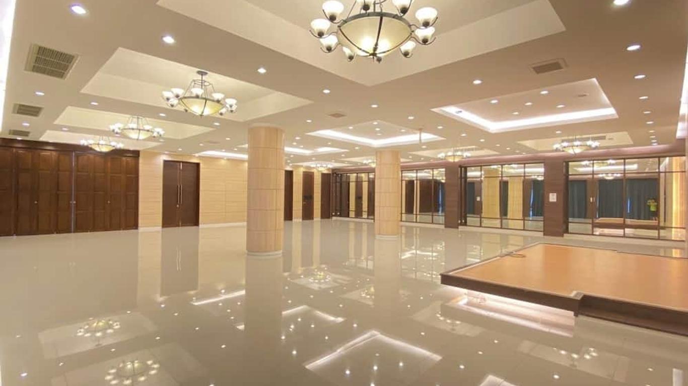 蘭察斑城市大酒店 - 是拉差