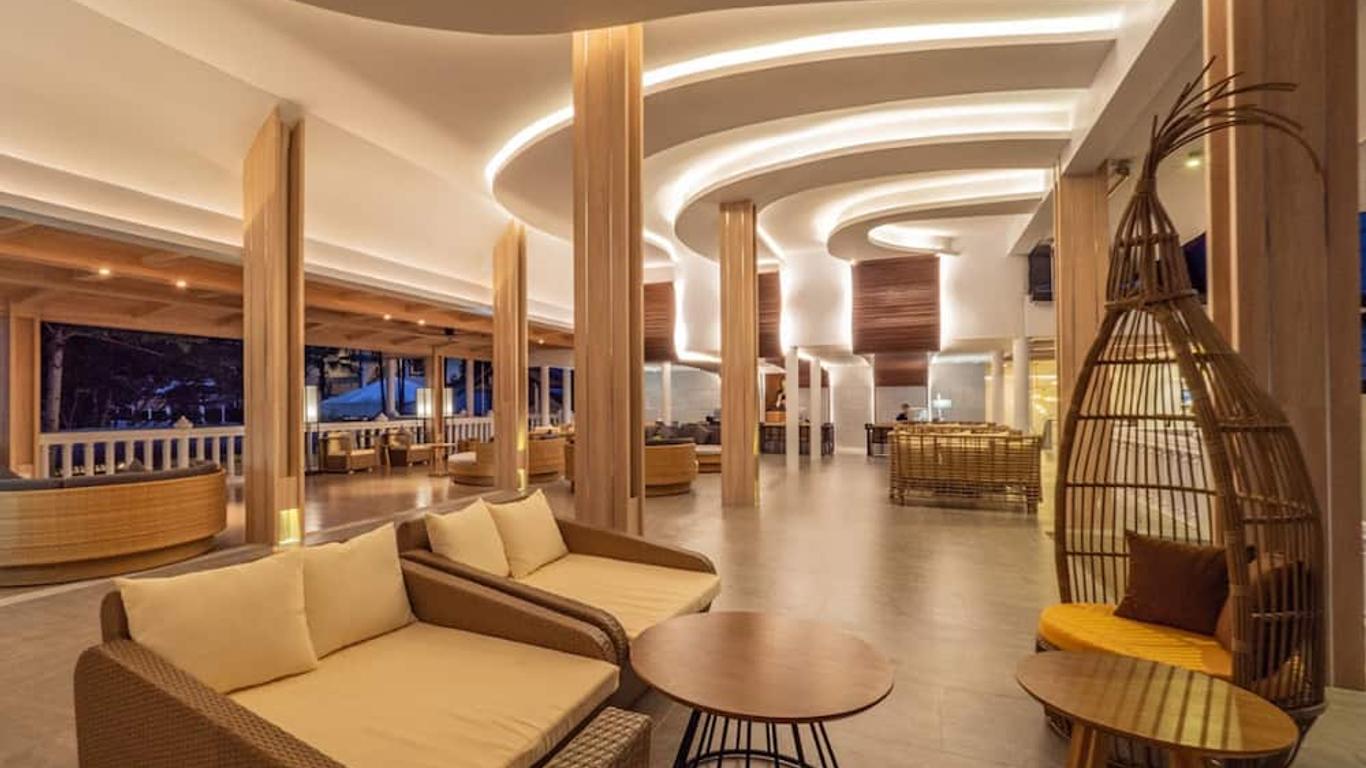 拷叻翡翠海灘度假酒店 - 泰曼
