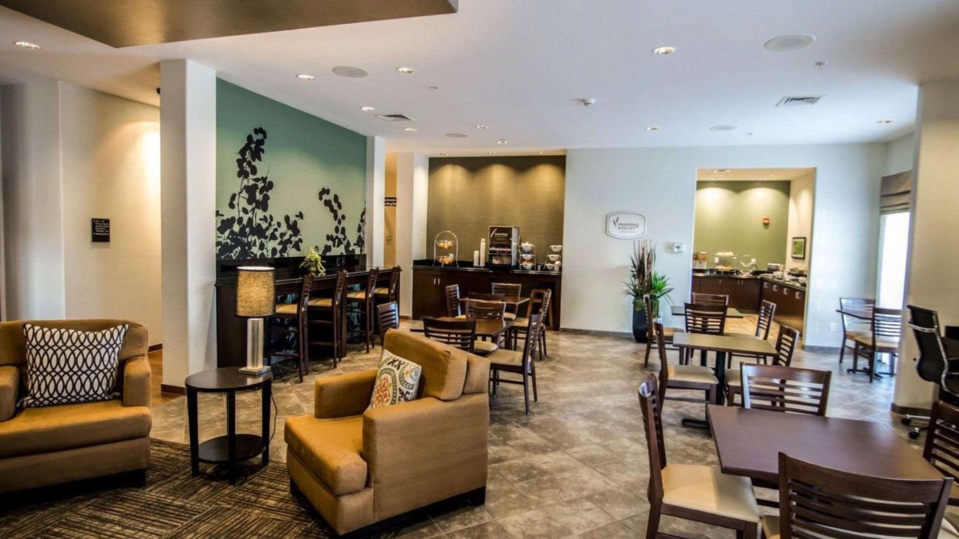 加登城司麗普套房酒店
