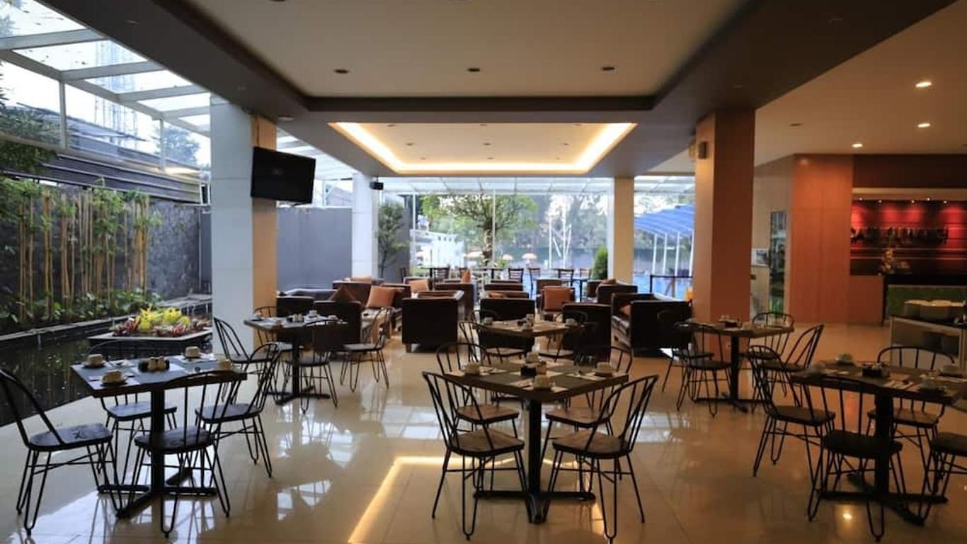綠洲斯里萬吉運動飯店