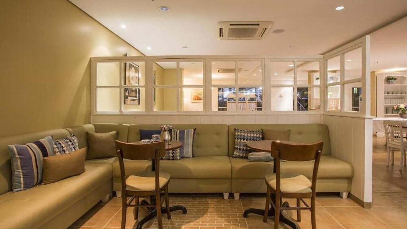 巴烏魯阿斯特隆酒店 - 巴烏魯