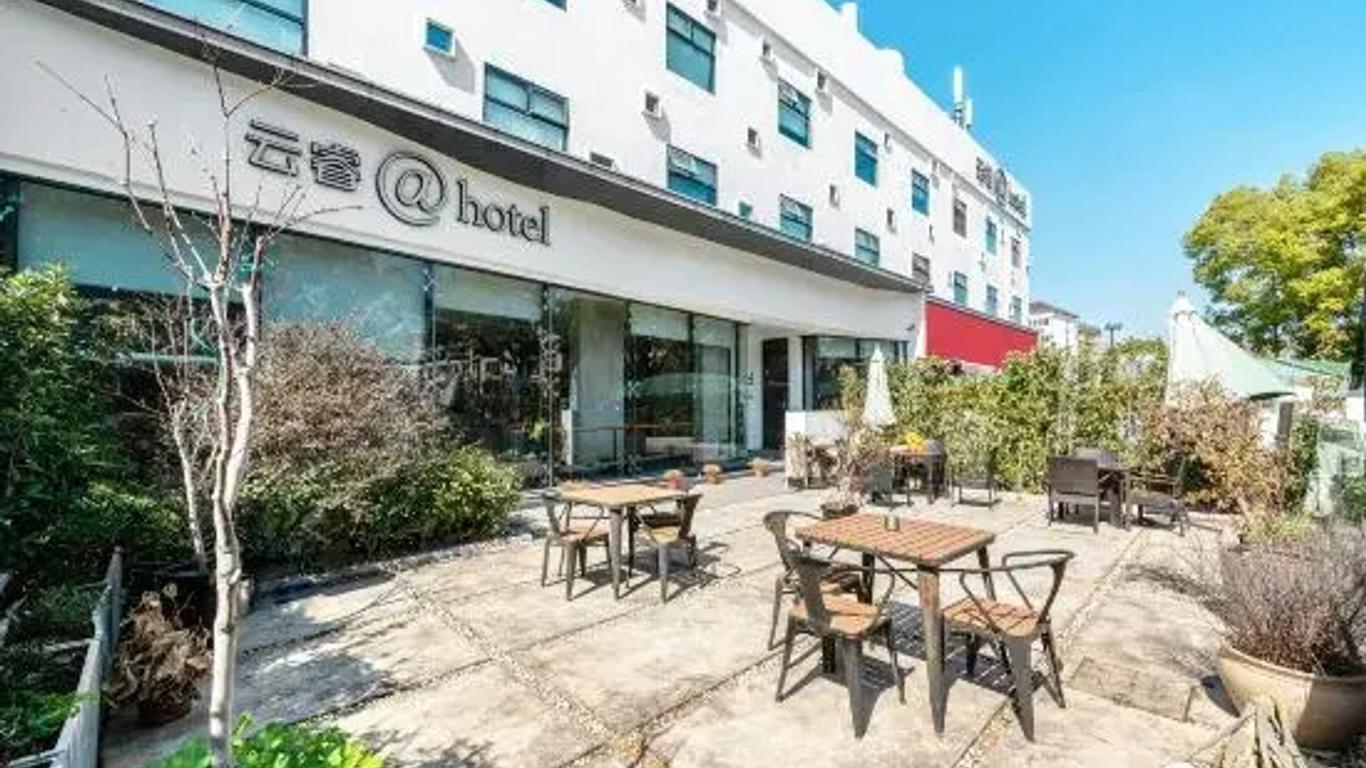 铂铼特时尚酒店（上海虹桥机场淞虹路地铁站店）
