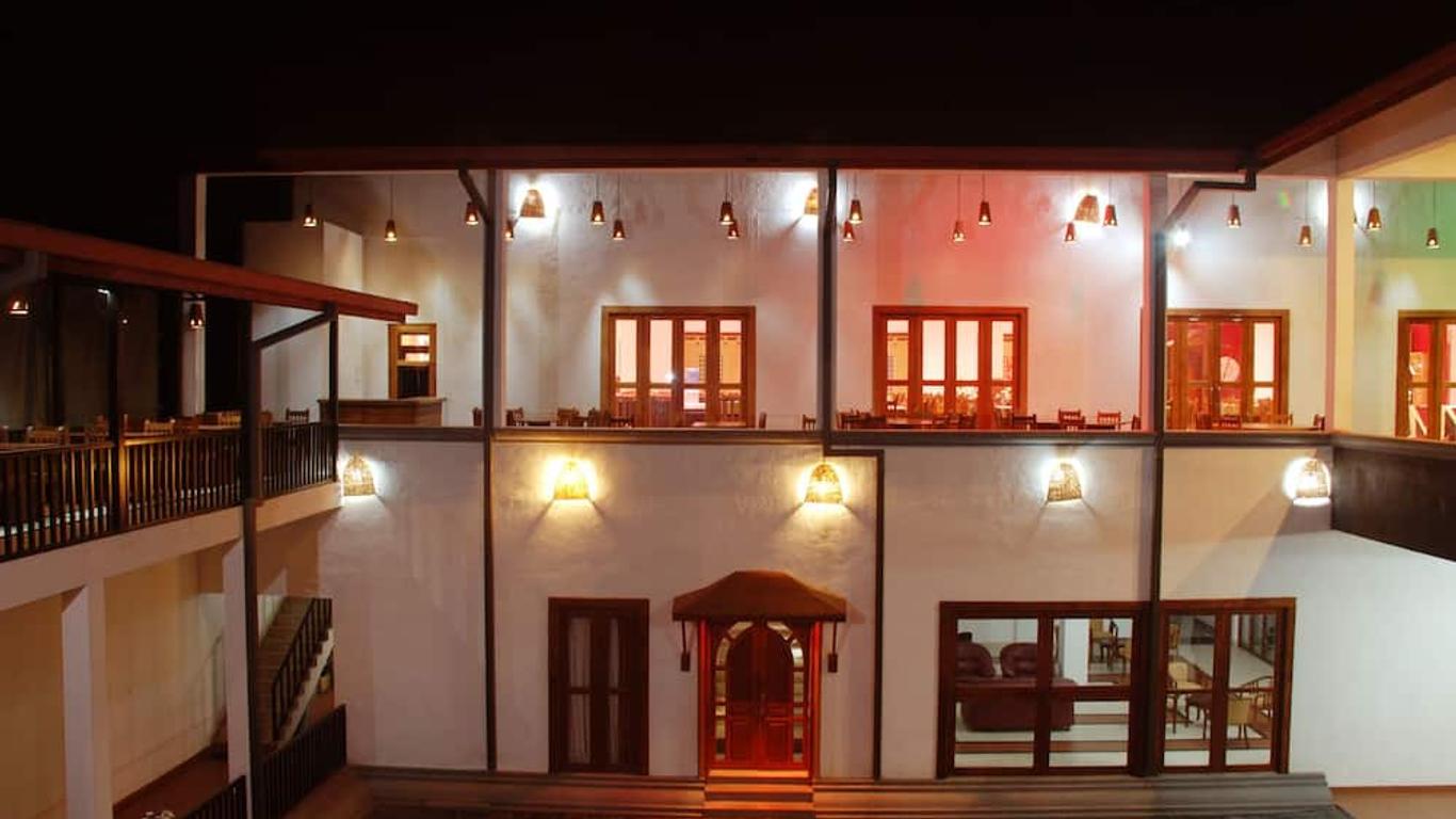 三角飯店