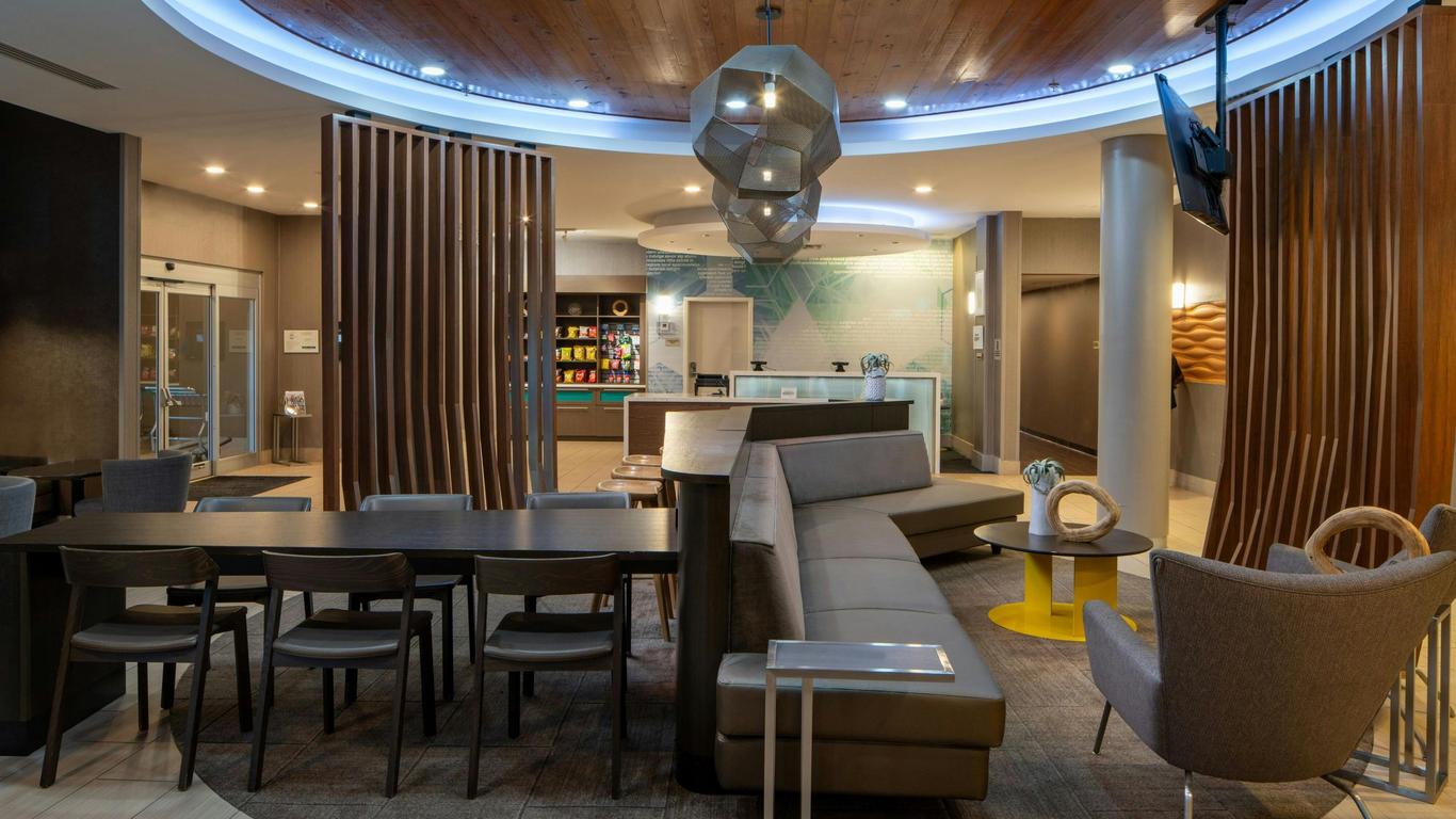 查理斯湖萬豪春季山丘套房酒店 - 萊克查爾斯