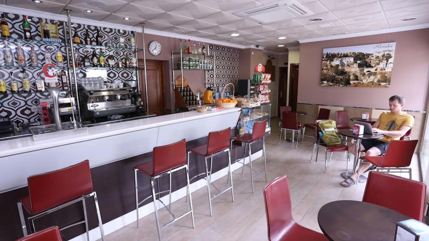 安達魯茨亞酒店 - 隆達