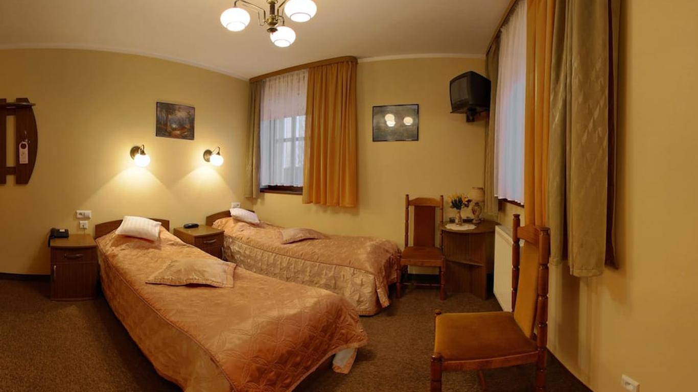 Hotel Podzamcze - 茲傑辛