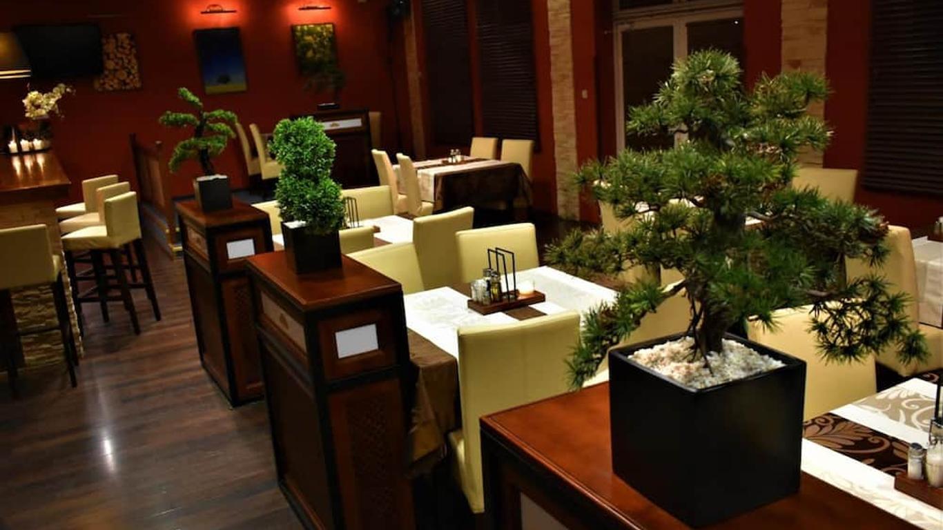 金橡樹酒店