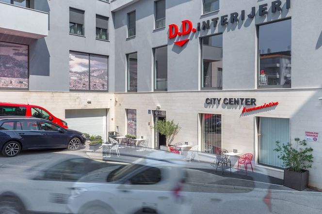 普拉市中心旅館