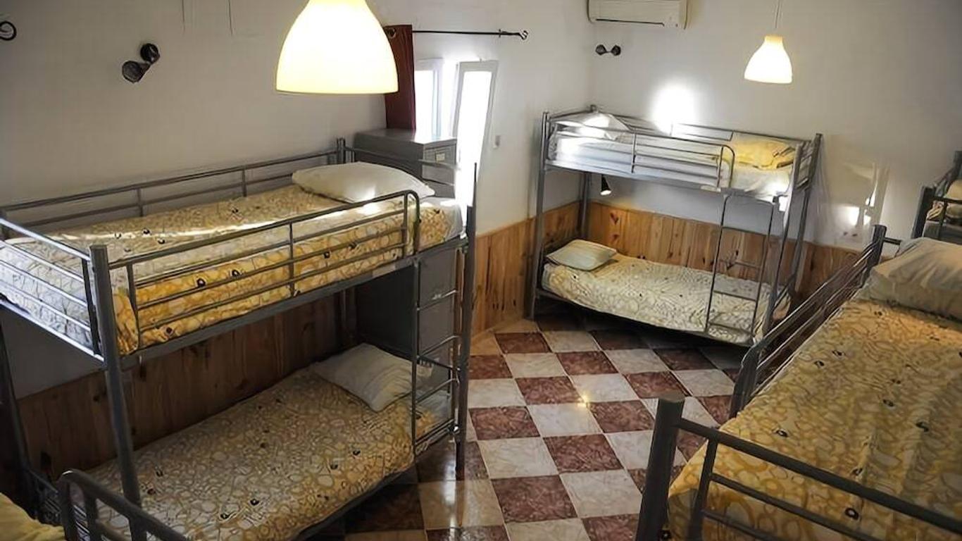 特里亞納背包客旅館