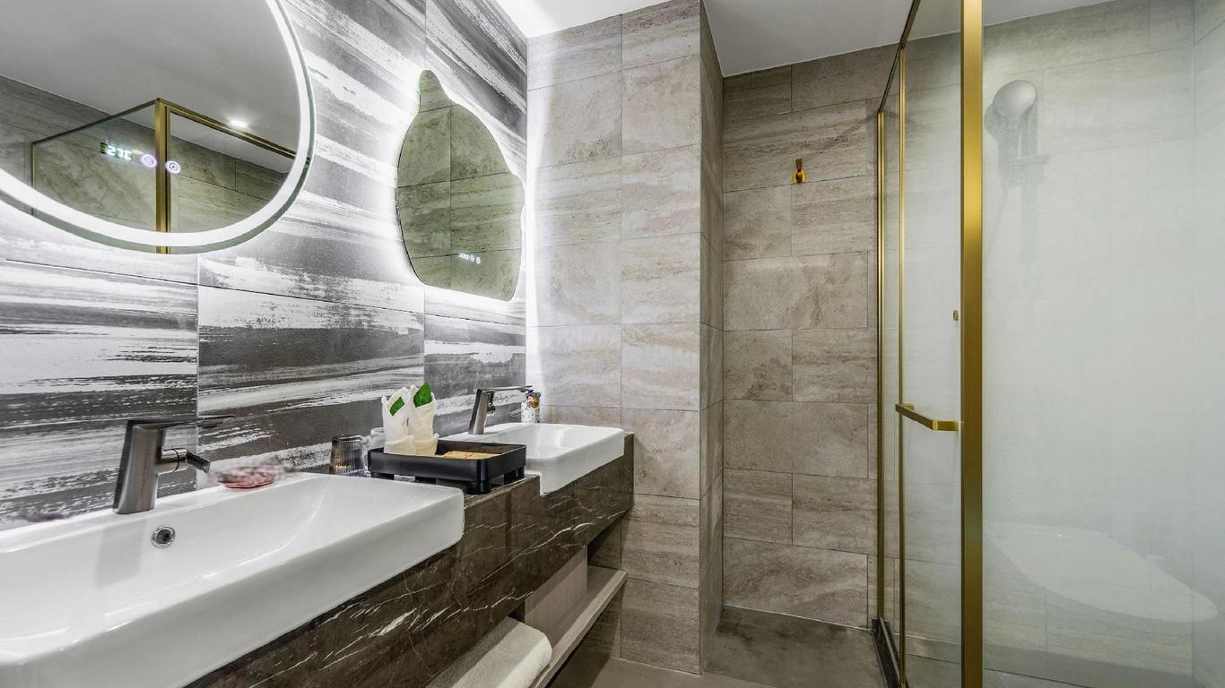 Huaren International Hotel