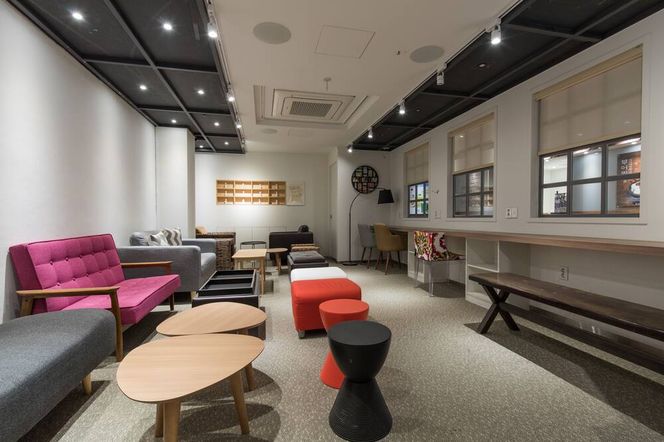 尤尼斯戴套房旅館