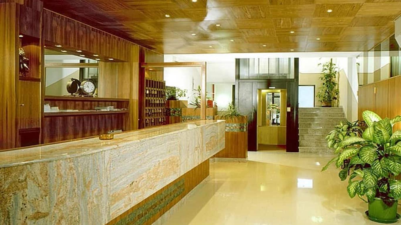 吉尼澤奈拉酒店 - 切爾維亞