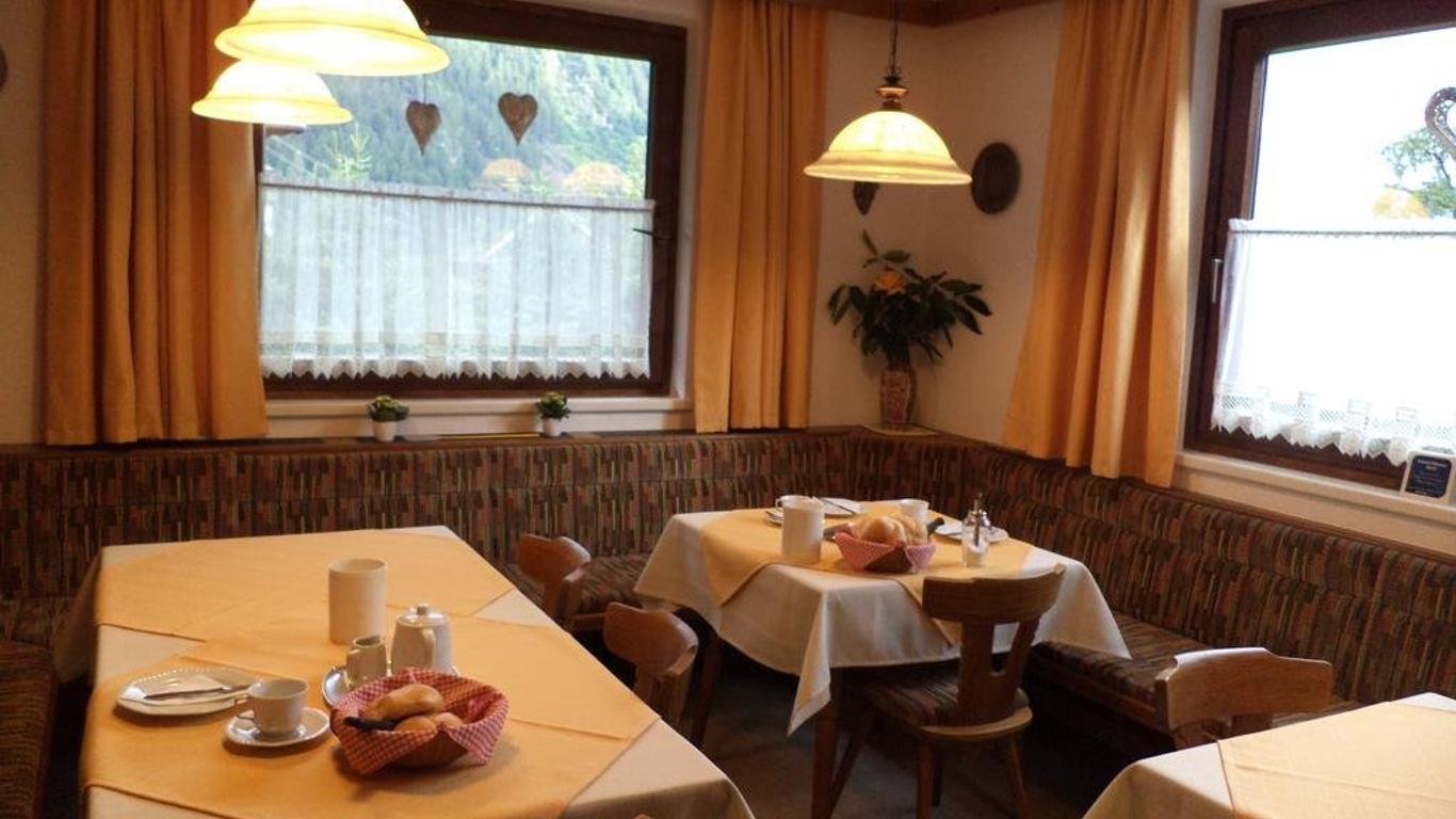 特拉姆尼茨旅館