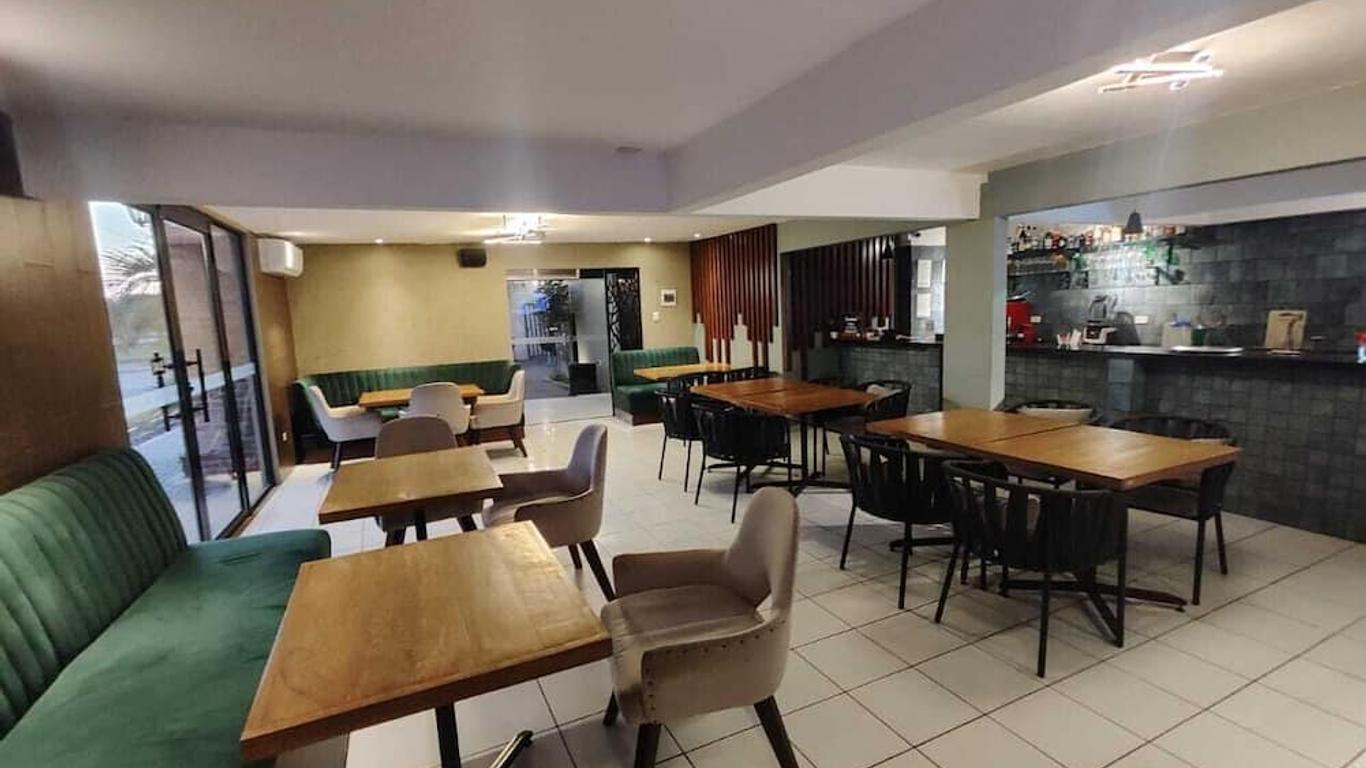 特拉諾瓦套房酒店 - 聖克魯斯