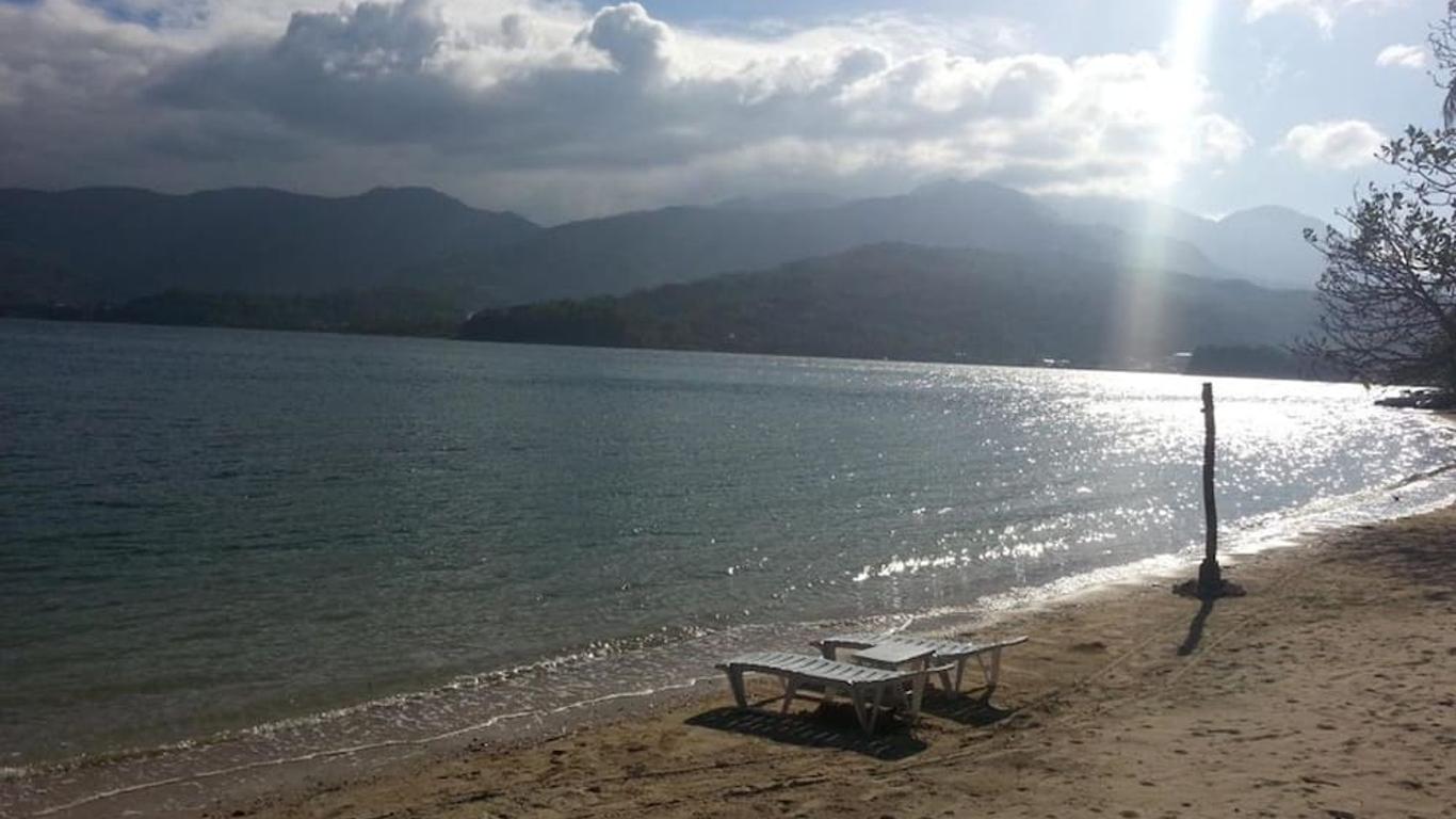 海豚灣海濱潛水渡假村
