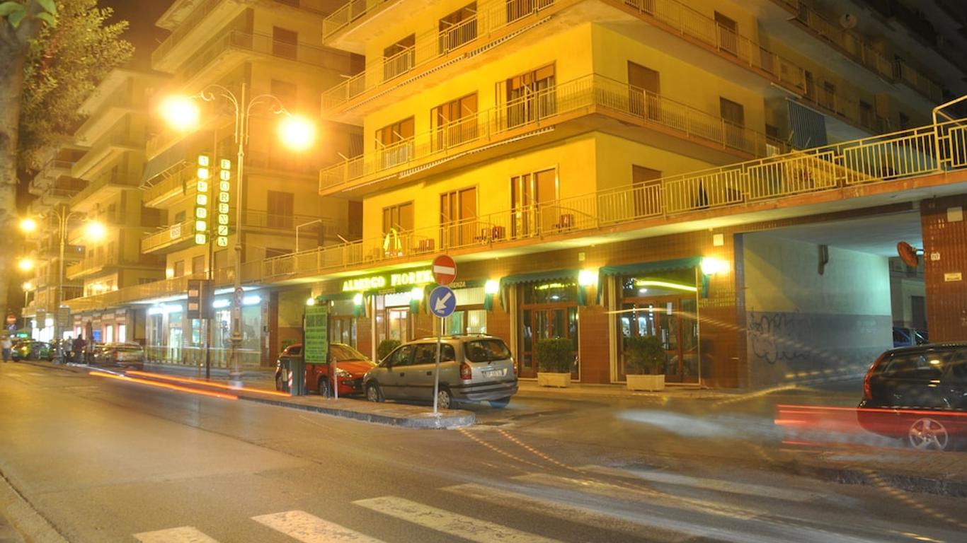 菲歐倫薩酒店 - 薩勒諾