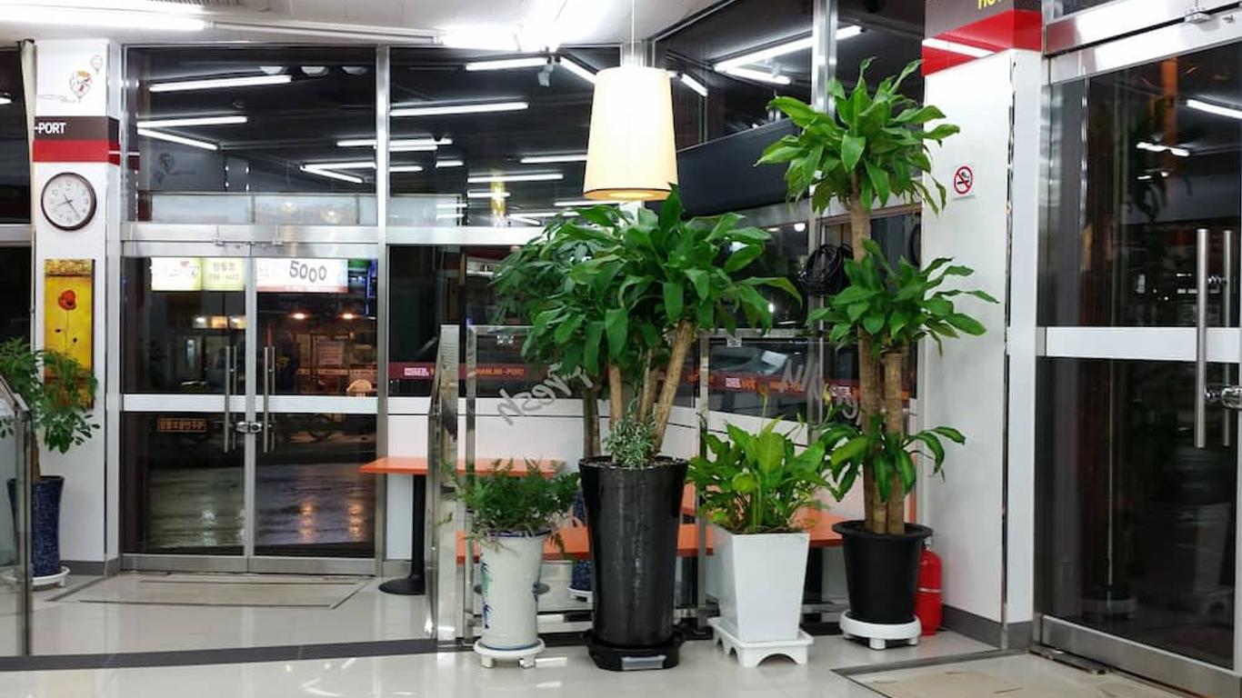 哈利姆港飯店