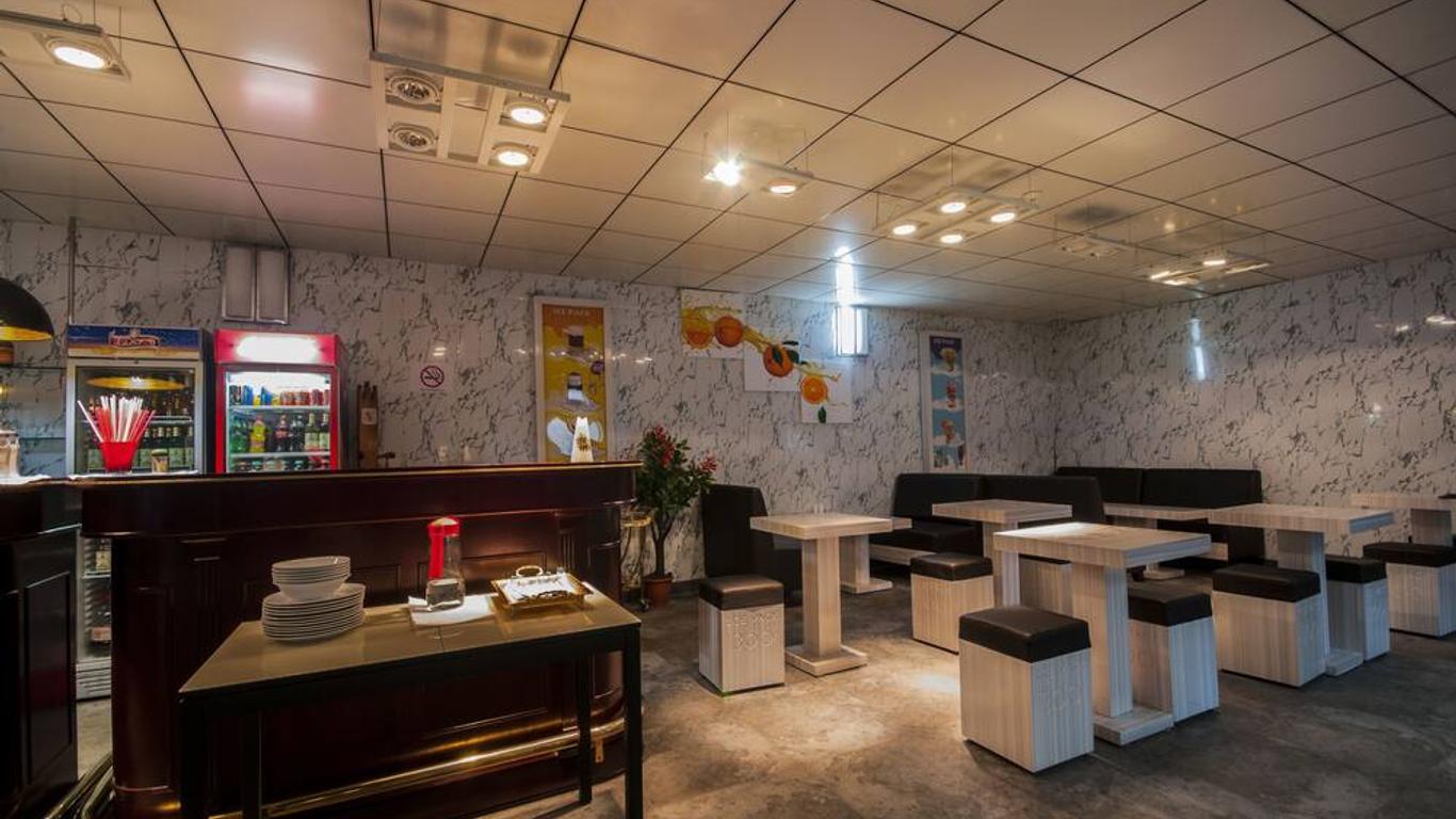 倫敦宮殿酒店 - 第比利斯