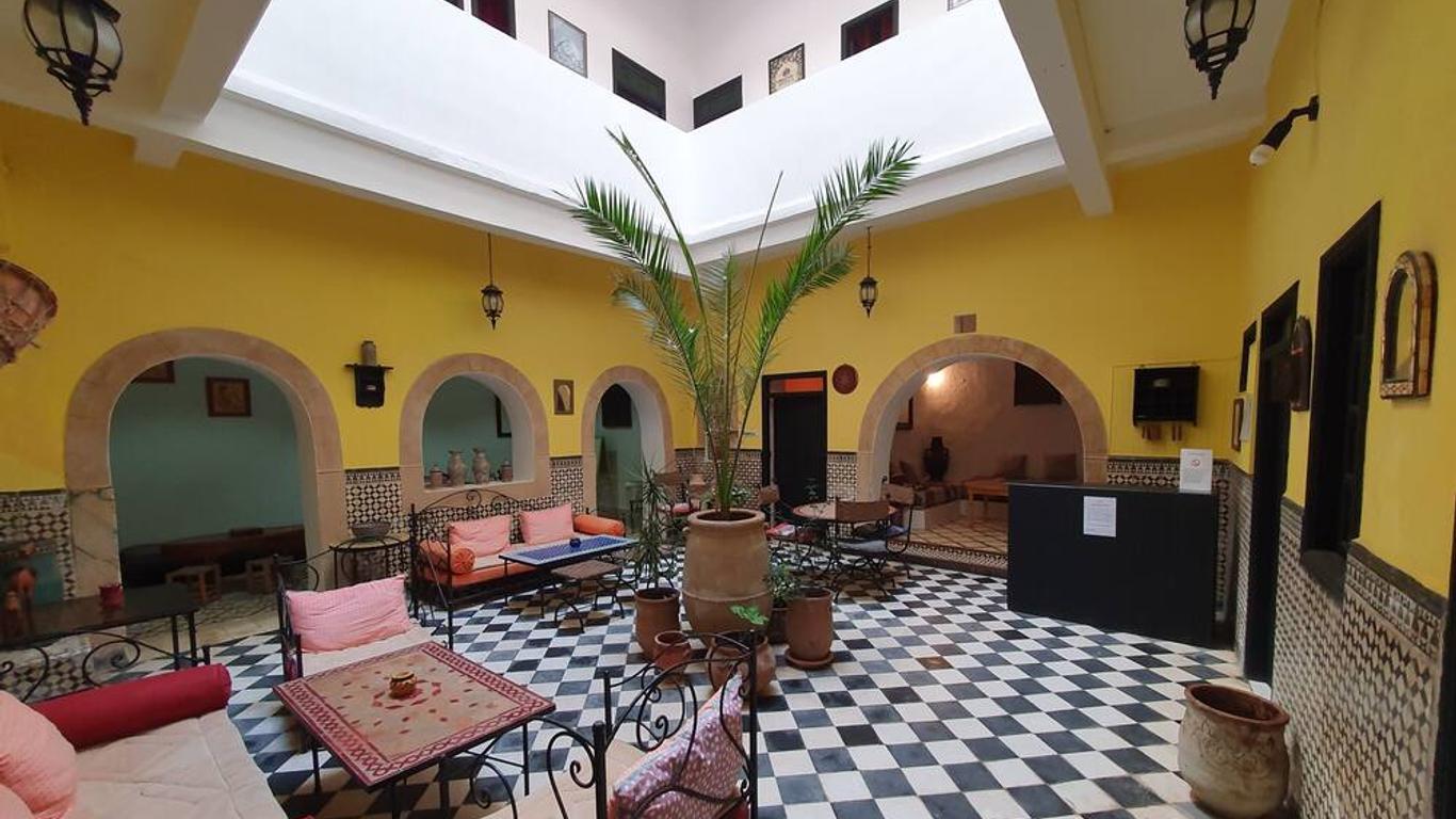 西迪瑪格杜庭院酒店 - 索維拉