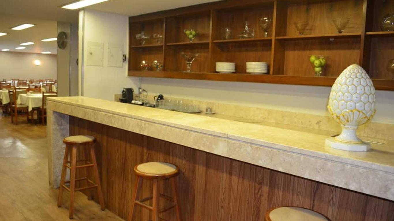 尼泰羅伊廣場酒店