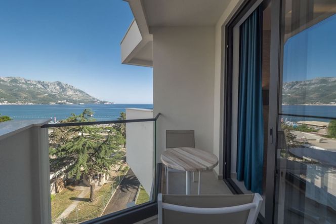 黑山海灘度假村酒店 - 貝西奇