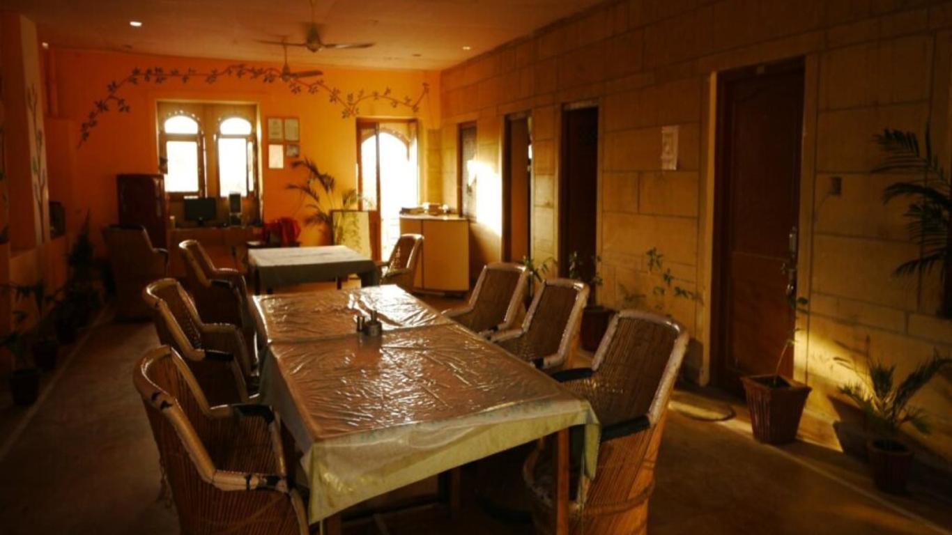 Hotel Roop Mahal