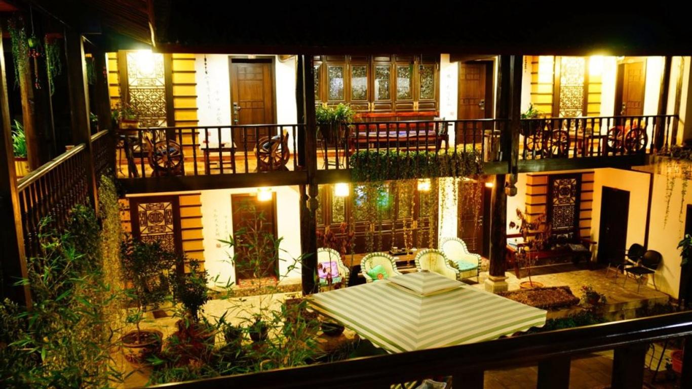 Lijiang Wangjia Courtyard Inn