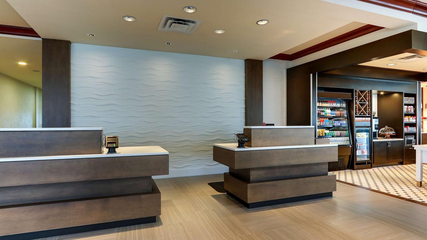 印弟安納波里斯機場希爾頓花園酒店 - 印第安那波里