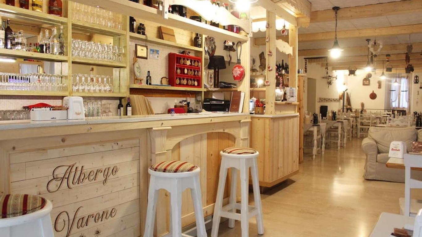 瓦拉內酒店