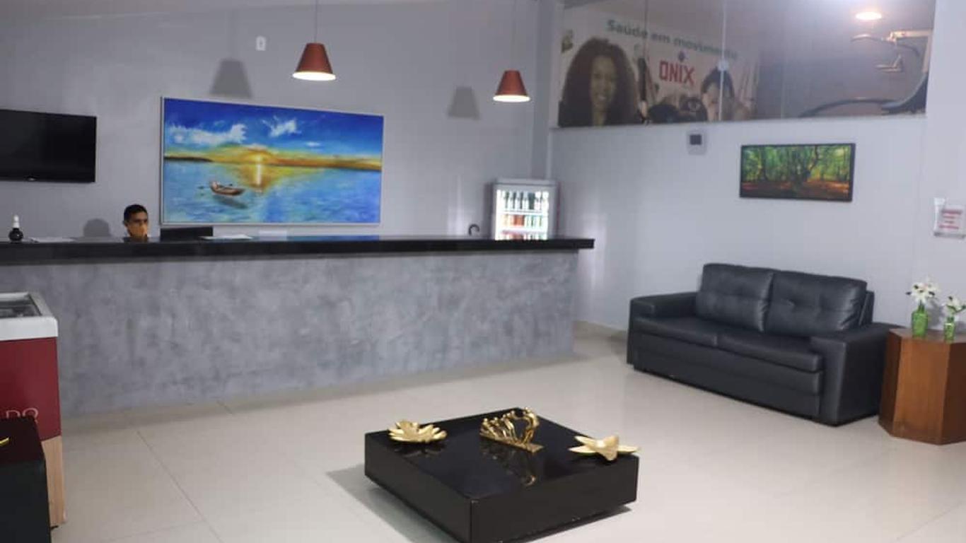 皮亞塔海灘奧尼斯飯店