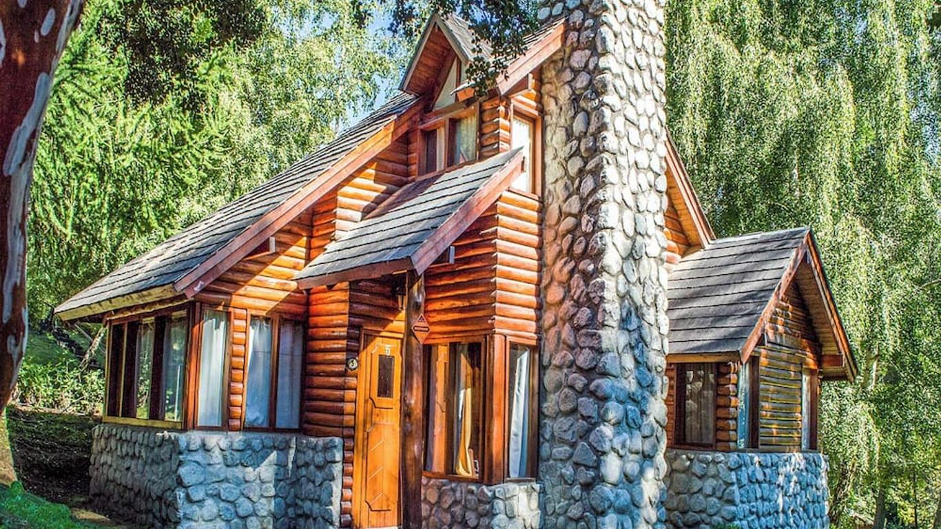 魯瑪安迪納旅館 - 東德小屋