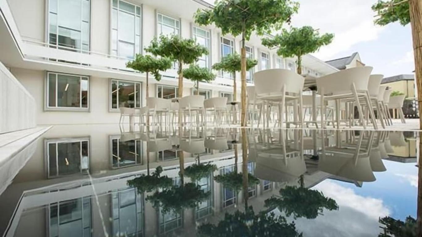 布卡拉瑞希豪斯圓頂會議中心旅館
