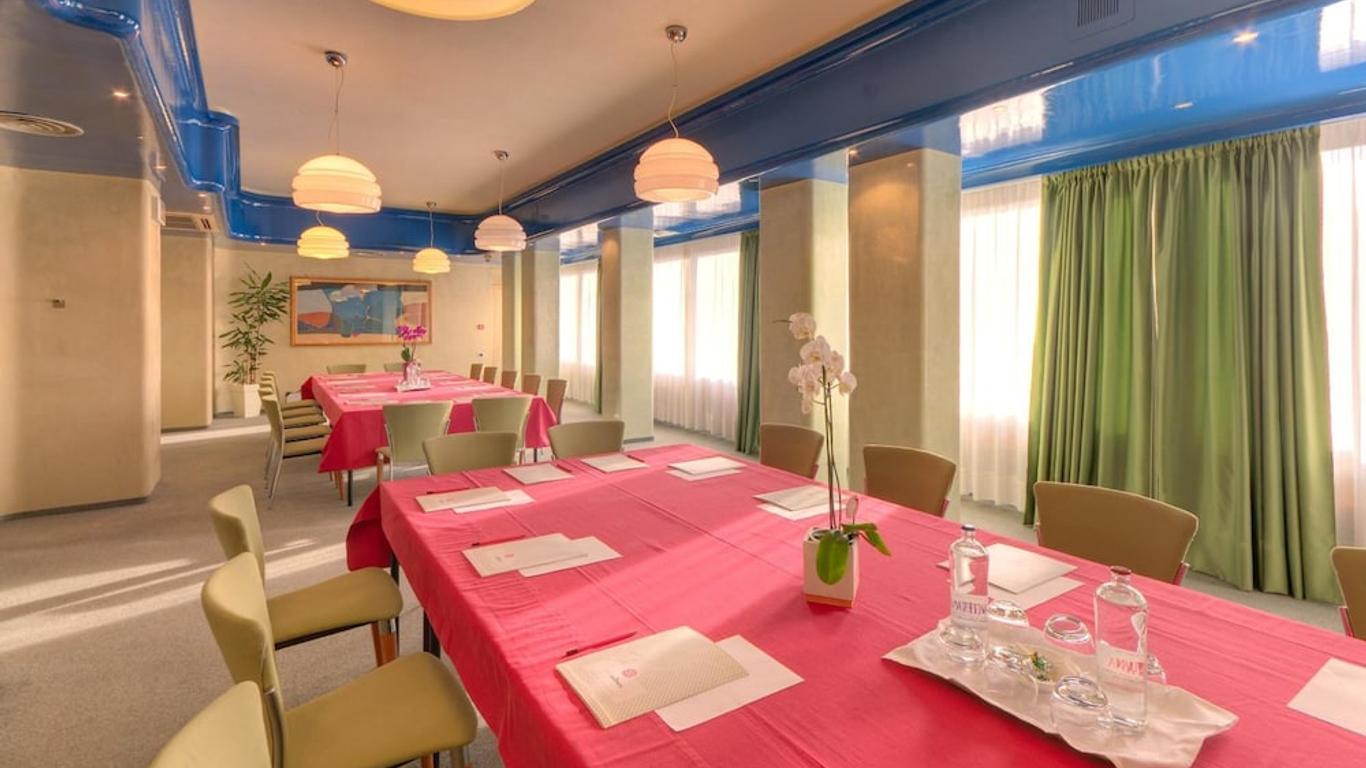 新伯酒店 - 西尼加利亞