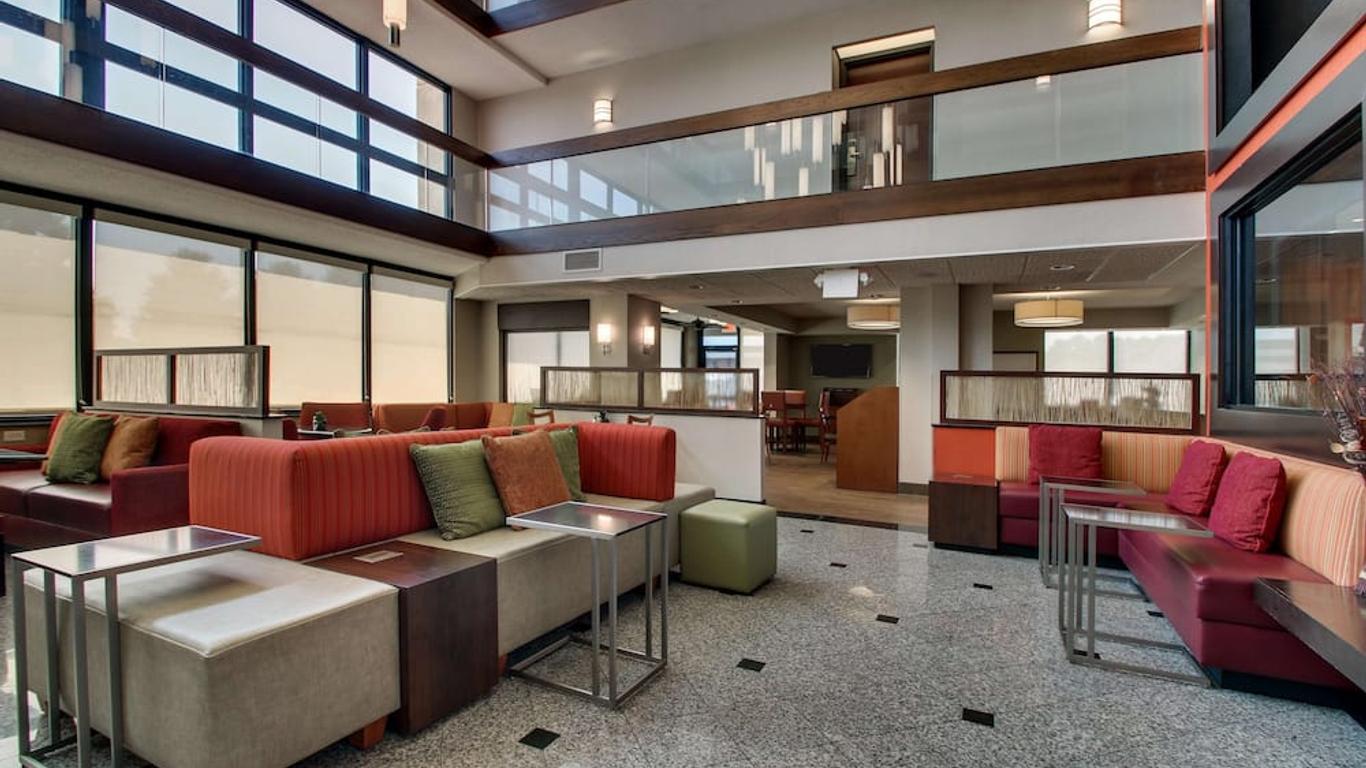 Drury Inn & Suites East - 埃文斯維爾