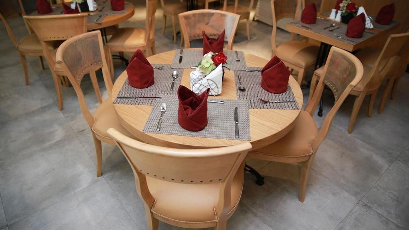 拉維茲凡爾賽飯店