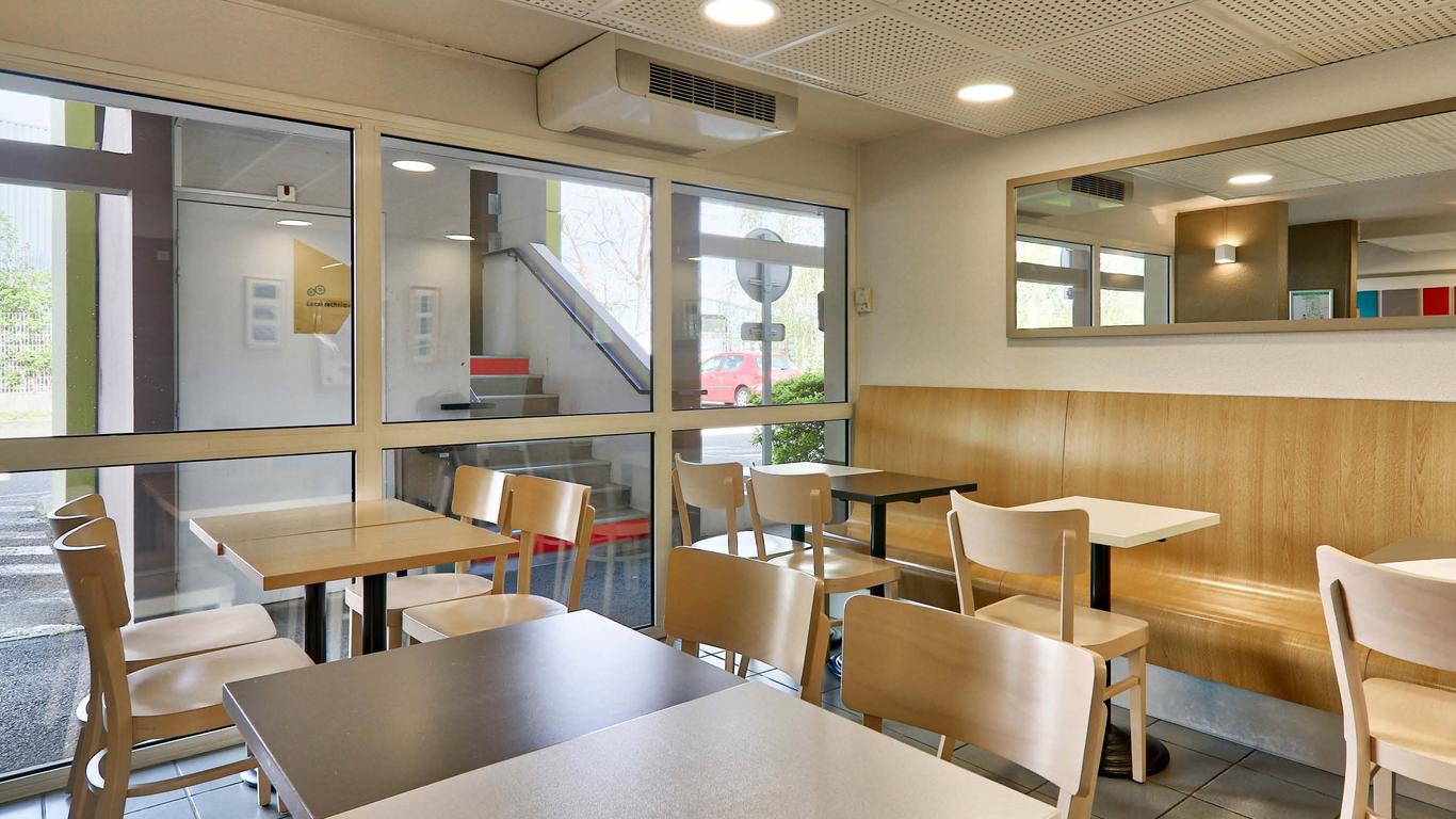 克萊蒙費朗布雷澤機場民宿酒店 - 克雷蒙-費洪