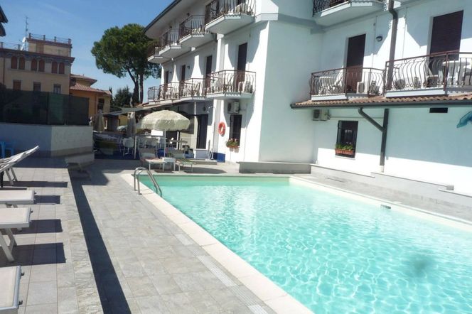 國際酒店 - 西米歐涅