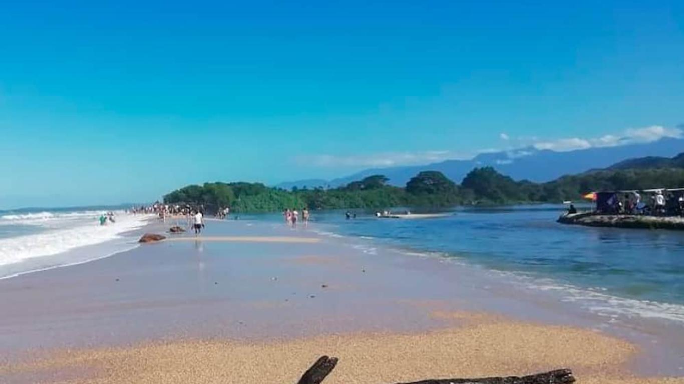 瑞特莫海灘青年旅舍和酒吧
